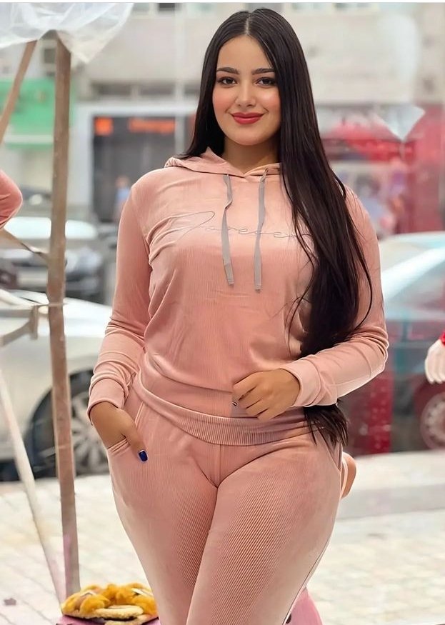 Sexy female escorts in Gaur City